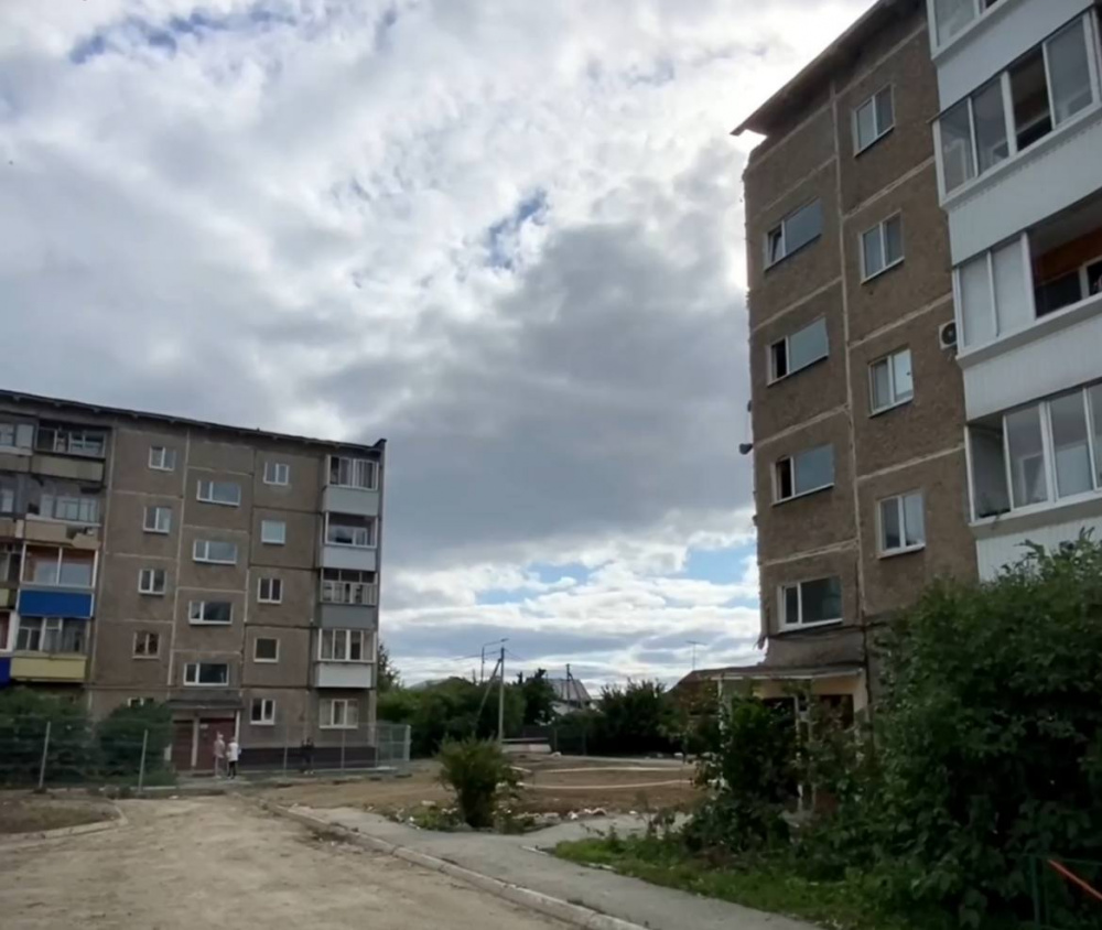 В Нижнем Тагиле за счет бюджета восстановят дом на Сибирской, расположенный рядом с поврежденным  | На Урале глава Нижнего Тагила встречается с жителями поврежденных домов