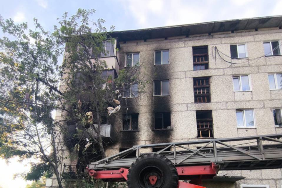 В Свердловской области погибли двое человек: в пятиэтажном доме произошел хлопок газового баллона и пожар | Уральцы погибли в результате взрыва газового баллона, который произошел в жилом доме в ночь на 26 июня В Свердловской области погибли двое человек: в пятиэтажном доме произошел хлопок газового баллона и пожар | Уральцы погибли в результате взрыва газового баллона, который произошел в жилом доме в ночь на 26 июня