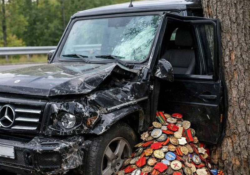Депутат Климов опубликовал картинку разбитого «Гелика» на фоне слухов о ДТП Адама Кадырова | Сергей Климов показал «Гелик» с орденами на фоне слухов о ДТП Адама Кадырова