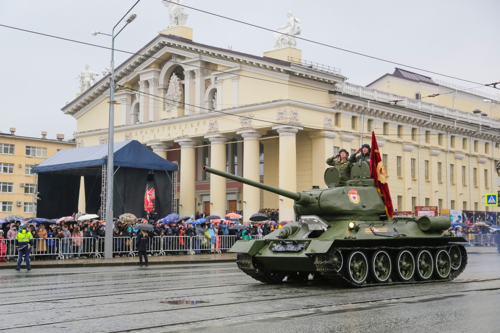 «Уралвагонзавод» подготовил технику для парадов Победы в Нижнем Тагиле и Москве | Уральский завод подготовил танки для парадов Победы в Москве и других городах