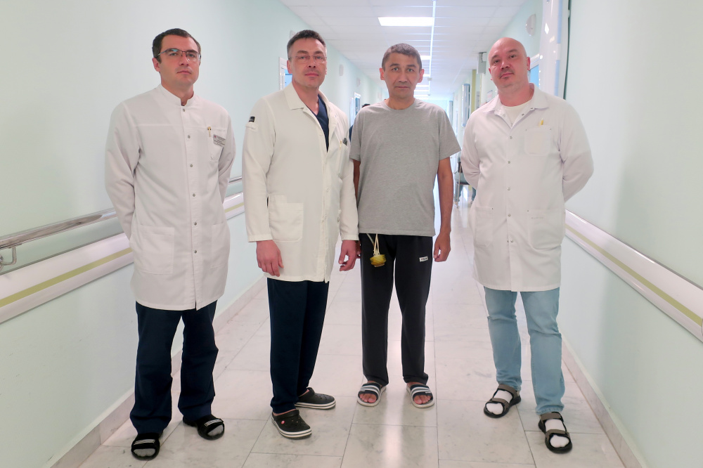 Врачи свердловской больницы спасли уральца с пораженной паразитом печенью | На Урале врачи спасли мужчину с поражением печени