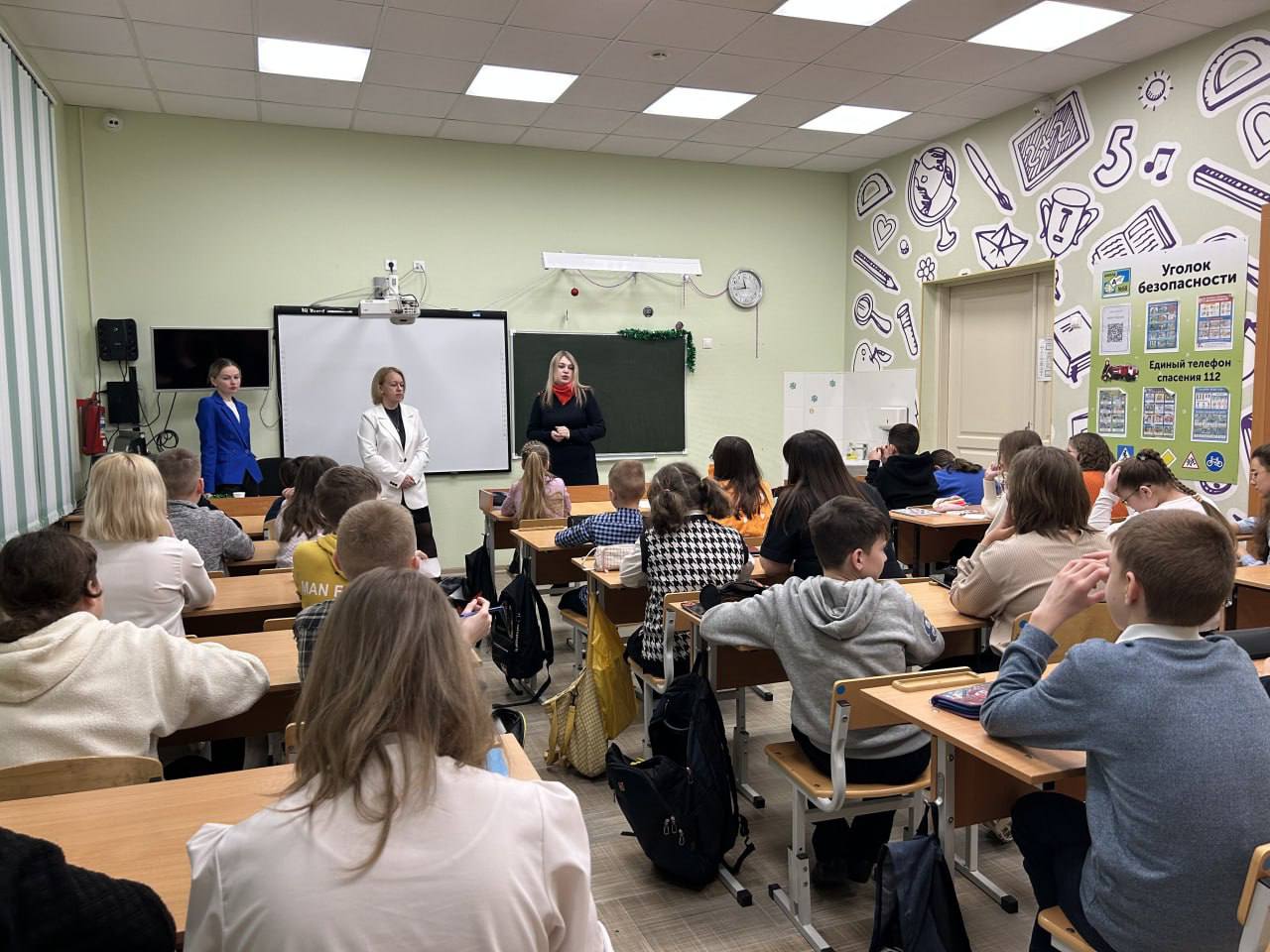 В школе, где произошел конфликт пятиклассников, полицейские провели профилактическую встречу В школе, где произошел конфликт пятиклассников, полицейские провели профилактическую встречу