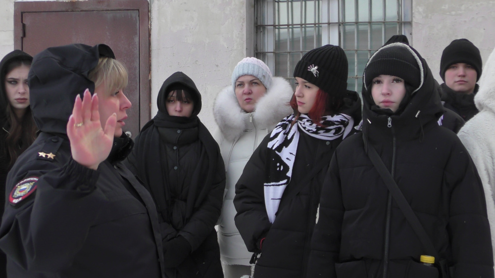 В Нижнем Тагиле студентов познакомили с работой изолятора временного содержания | В Нижнем Тагиле студенты колледжа приняли участие в акции «Студенческий десант» В Нижнем Тагиле студентов познакомили с работой изолятора временного содержания | В Нижнем Тагиле студенты колледжа приняли участие в акции «Студенческий десант»