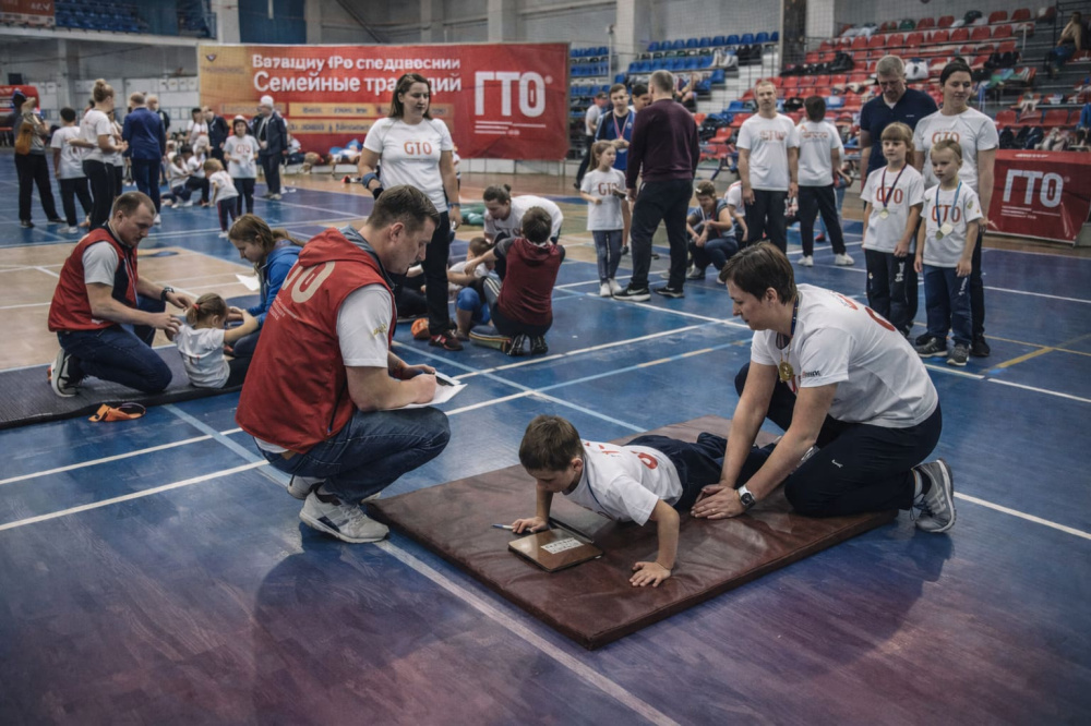 В Нижнем Тагиле более 100 человек приняли участие в семейном фестивале ГТО | Семейный фестиваль ГТО прошёл в Нижнем Тагиле