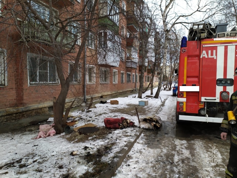 Накануне в Нижнем Тагиле в девятиэтажке случился пожар Накануне в Нижнем Тагиле в девятиэтажке случился пожар