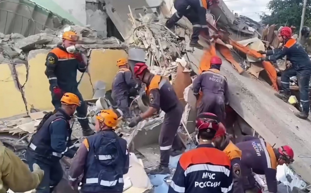 Пять человек погибли в результате обрушения пятиэтажного жилого дома в Нижнем Тагиле | В Нижнем Тагиле в результате обрушения дома погибла девочка Пять человек погибли в результате обрушения пятиэтажного жилого дома в Нижнем Тагиле | В Нижнем Тагиле в результате обрушения дома погибла девочка