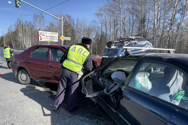 В Нижнем Тагиле в ДТП один человек погиб и двое, в том числе ребёнок, получили травмы В Нижнем Тагиле в ДТП один человек погиб и двое, в том числе ребёнок, получили травмы