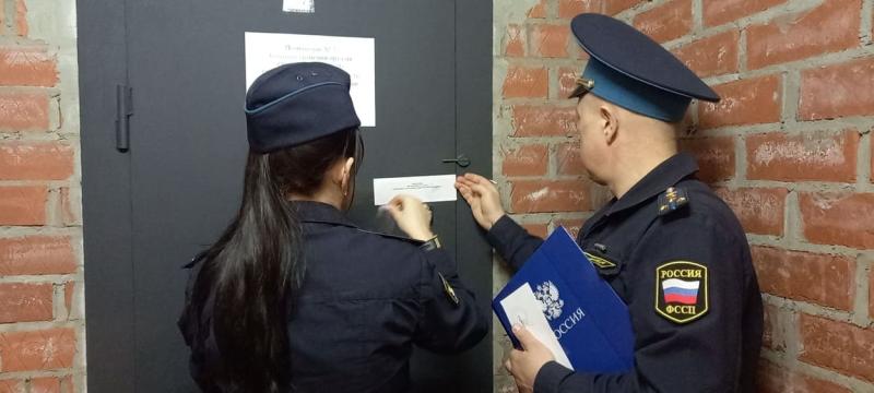 Стрелковый клуб «Леон» в Екатеринбурге закрыли на 25 суток — приставы опечатали вход | В Екатеринбурге опечатали стрелковый клуб «Леон» на 25 суток