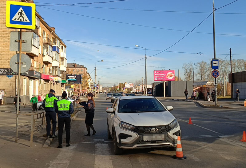 В Нижнем Тагиле водитель Лады сбил 85-летнего мужчину на пешеходном переходе | На Урале водитель Лады Весты сбил пожилого пешехода на переходе