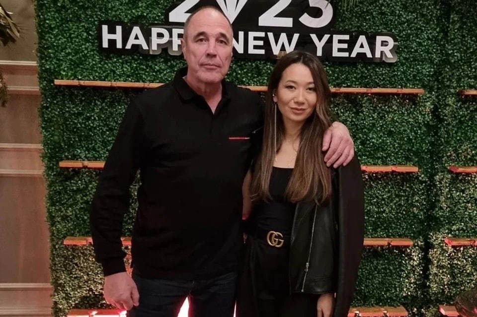 "Зашел не в тот переход": Ксения Соколова шутит после скандала с ее мужем