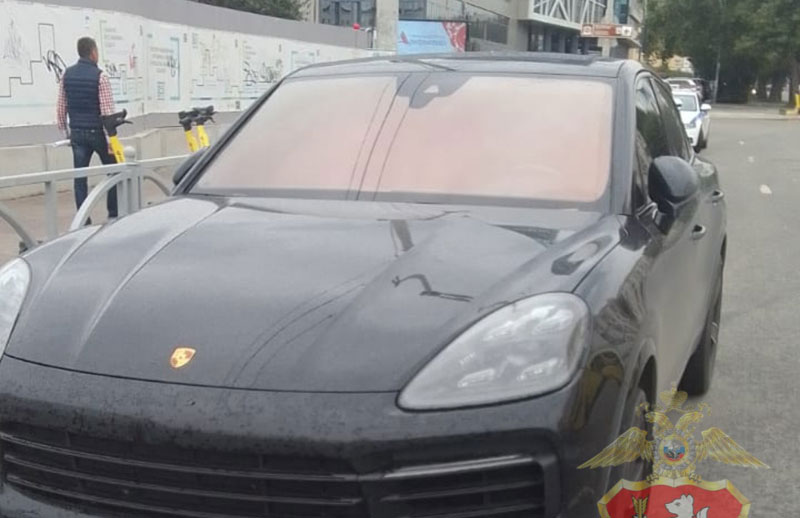 Екатеринбуржец поехал «в тёмную» — и встретил день рождения в изоляторе | Житель Екатеринбурга получил 10 суток ареста за повторную езду с тонировкой