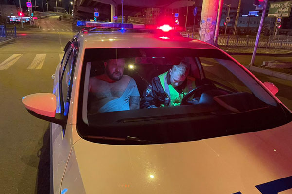 В Екатеринбурге инспекторы ГИБДД применили табельное оружие для остановки неадекватного водителя