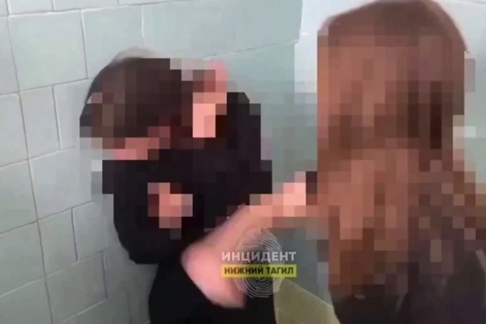 Избили и сняли на видео: школьнице из Нижнего Тагила, избитой в туалете, увеличили компенсацию | Школьнице из Нижнего Тагила, избитой в туалете, увеличили компенсацию