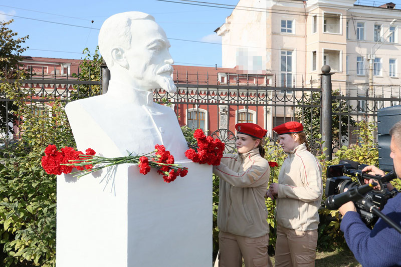 В Нижнем Тагиле установили бюст Феликса Дзержинского в Парке советской скульптуры | В Нижнем Тагиле открыт бюст Феликса Дзержинского в Парке советской скульптуры