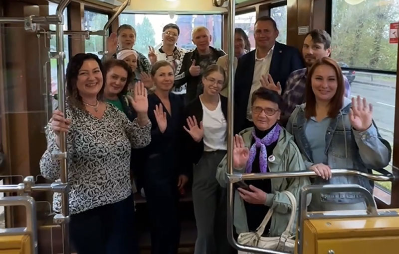 Владислав Пинаев встретился с подписчиками в ретротрамвае и обсудил проблемы Нижнего Тагила | Мэр Нижнего Тагила прокатил подписчиков на ретротрамвае