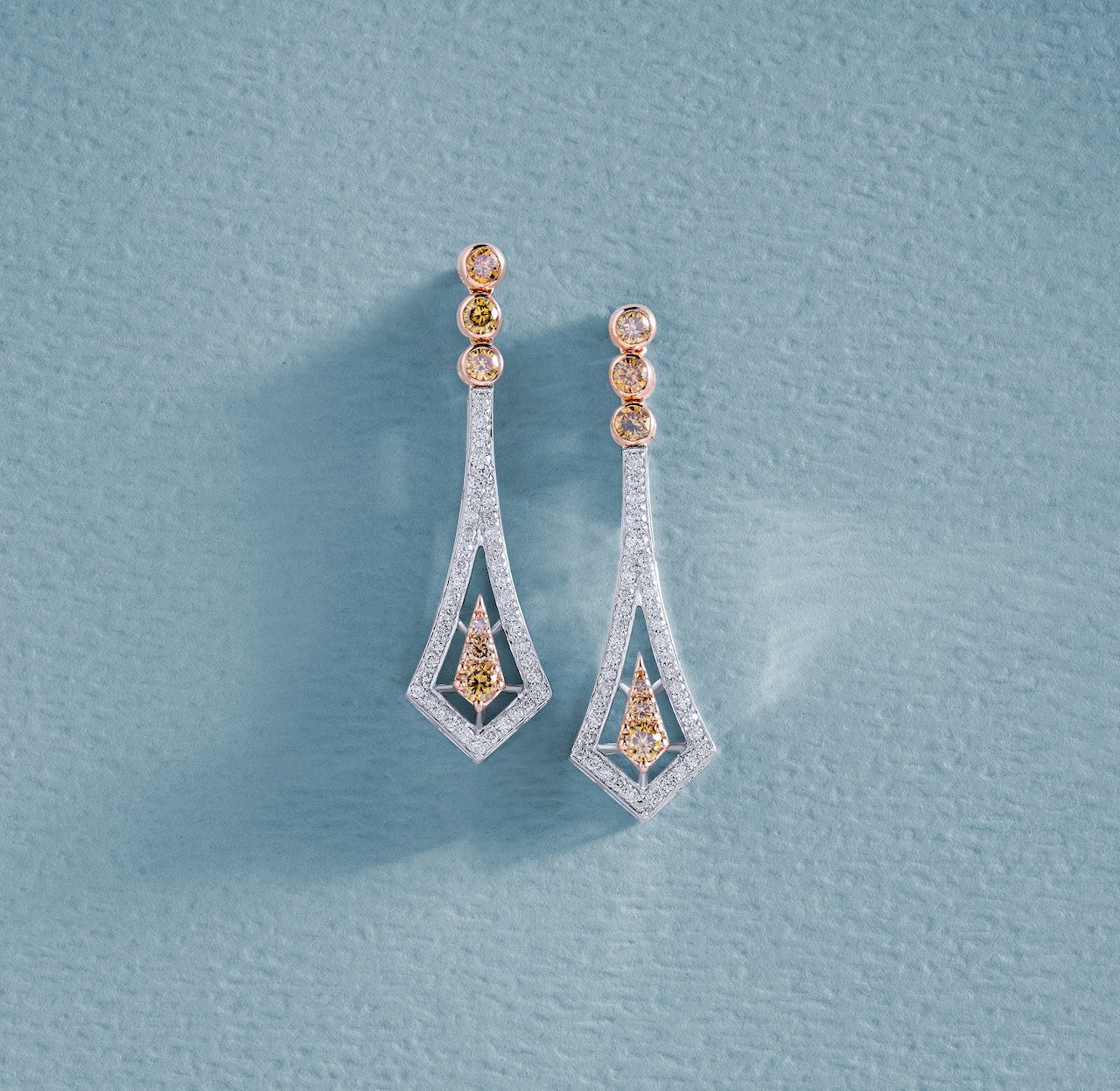 В Нижнем Тагиле продавец магазина отказался вернуть деньги за некачественное ювелирное изделие: правомерны ли его действия? В Нижнем Тагиле продавец магазина отказался вернуть деньги за некачественное ювелирное изделие: правомерны ли его действия?