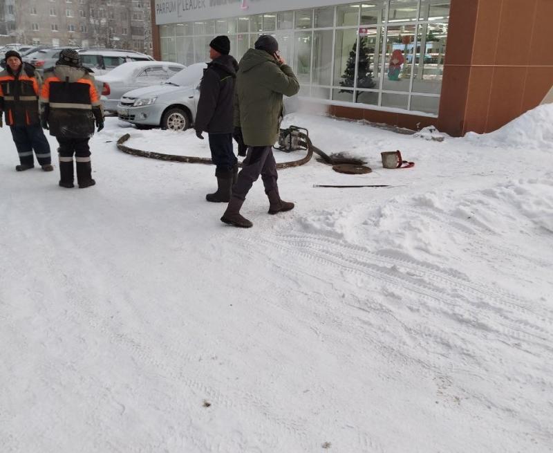 Теплоснабжение в Кушве — что известно о ремонте теплотрассы | В Кушве восстанавливают теплоснабжение после порыва на теплотрассе