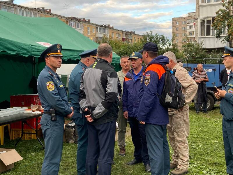 На место трагедии в Нижнем Тагиле прибыла дополнительная группировка специалистов МЧС России | В Нижний Тагил прибыла оперативная группа во главе с замминистра МЧС На место трагедии в Нижнем Тагиле прибыла дополнительная группировка специалистов МЧС России | В Нижний Тагил прибыла оперативная группа во главе с замминистра МЧС