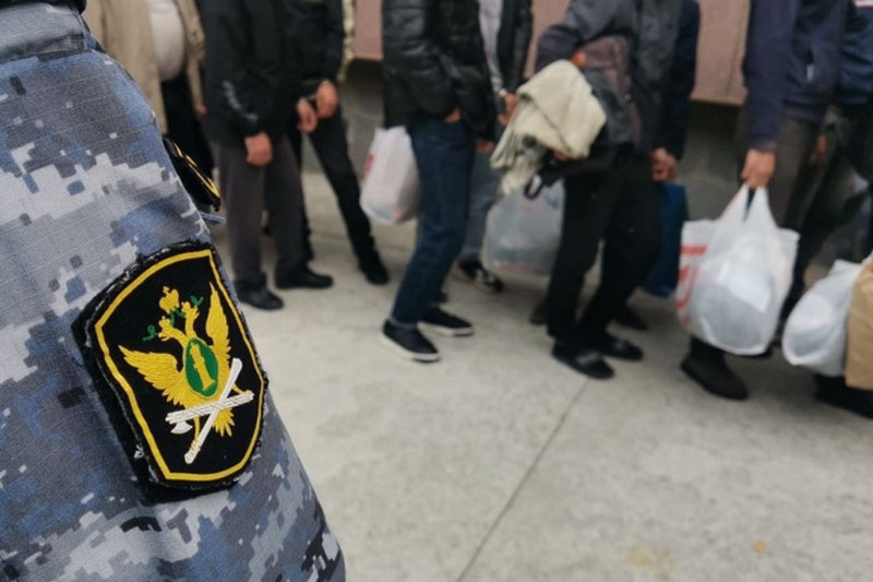 Сотни мигрантов выдворили из Свердловской области за полгода — среди них узбеки, таджики и киргизы | Более 1,5 тысячи мигрантов выдворены из Урала с начала 2024 года