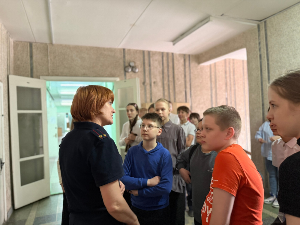 Школьники Нижнего Тагила побывали на экскурсии в полиции и увидели работу комплекса «Безопасный город» | Экскурсия в полицию для школьников №50 Нижнего Тагила Школьники Нижнего Тагила побывали на экскурсии в полиции и увидели работу комплекса «Безопасный город» | Экскурсия в полицию для школьников №50 Нижнего Тагила