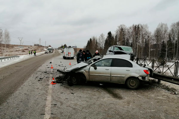В ДТП под Нижним Тагилом погибли два человека В ДТП под Нижним Тагилом погибли два человека