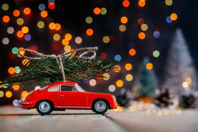 По дороге из жёлтого кирпича: в Нижнем Тагиле строят новогодний городок по мотивам «Волшебника Изумрудного города» | В Нижнем Тагиле строят новогодний городок на Театральной площади