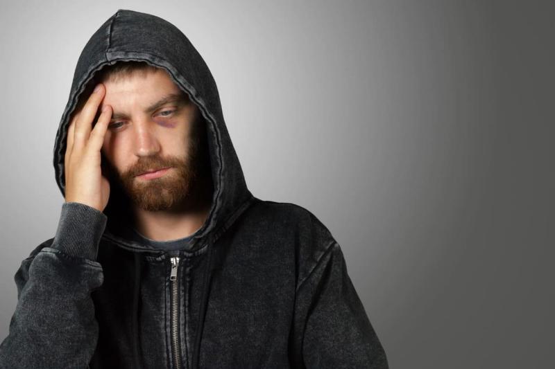 Два свертка с запрещенными веществами нашли у мужчины в Екатеринбурге — ему грозит до десяти лет | В Екатеринбурге задержали мужчину с запрещенными веществами