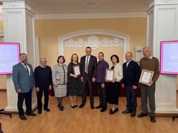 Искусство уральских рук: нижнетагильские мастера получили звания и премии за сохранение промыслов | Четыре мастера из Нижнего Тагила получили звания за народные промыслы