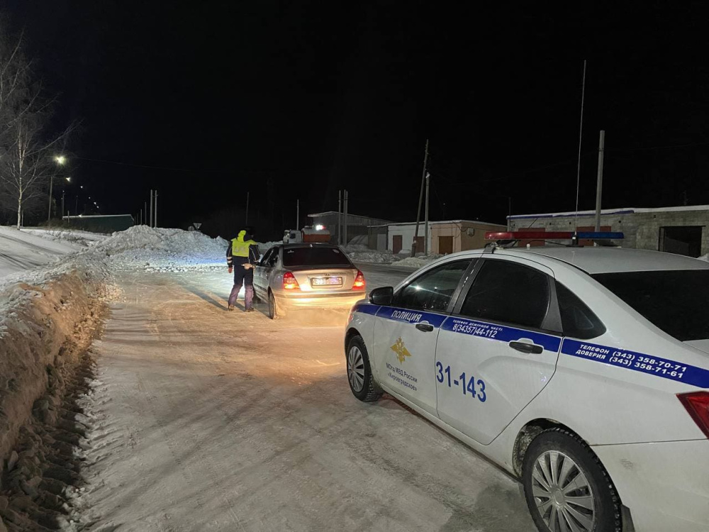 В Свердловской области 19-летний водитель снегохода арестован на 10 суток за пьяную езду без прав | 19-летний водитель снегохода арестован на 10 суток за пьяную езду без прав в Свердловской области