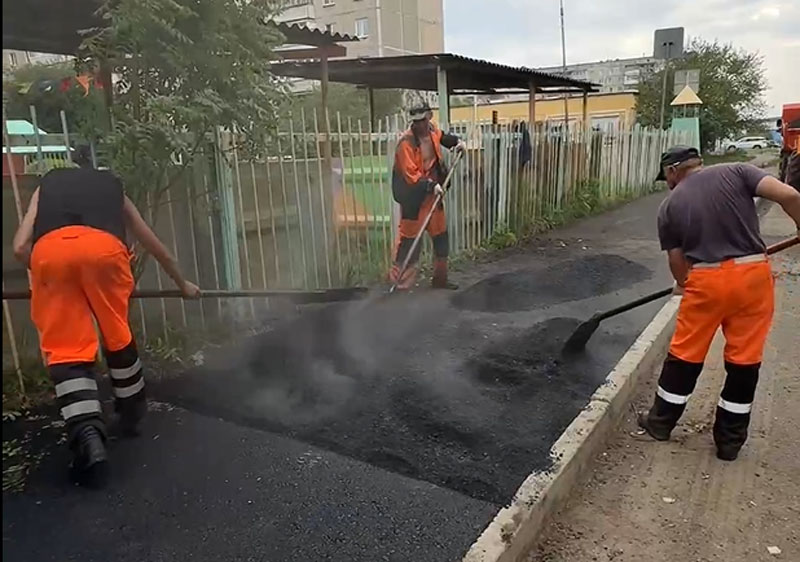 Нижний Тагил готовит подходы к школам и детским садам к Дню знаний: ремонт тротуаров продолжается | В Нижнем Тагиле обновляют тротуары и подъездные пути к социальным объектам: выделено 54 млн рублей