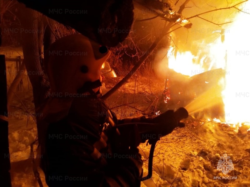 В Нижнем Тагиле сгорела частная баня на площади 36 кв.м В Нижнем Тагиле сгорела частная баня на площади 36 кв.м