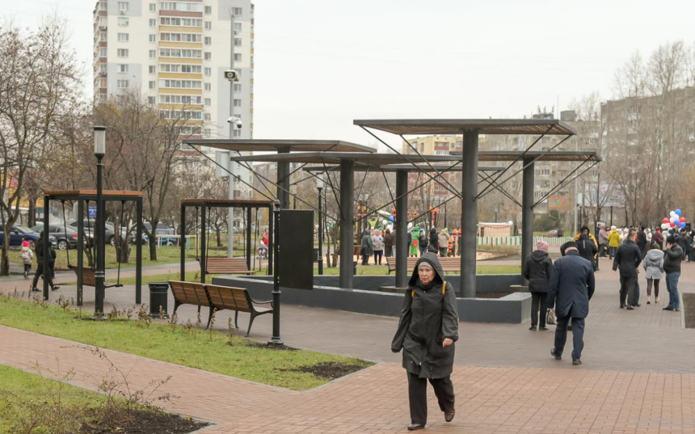 Новый сквер в Нижнем Тагиле: на Ленинградском проспекте открыли современное общественное пространство после масштабного благоустройства | В Нижнем Тагиле открыли новый сквер после благоустройства