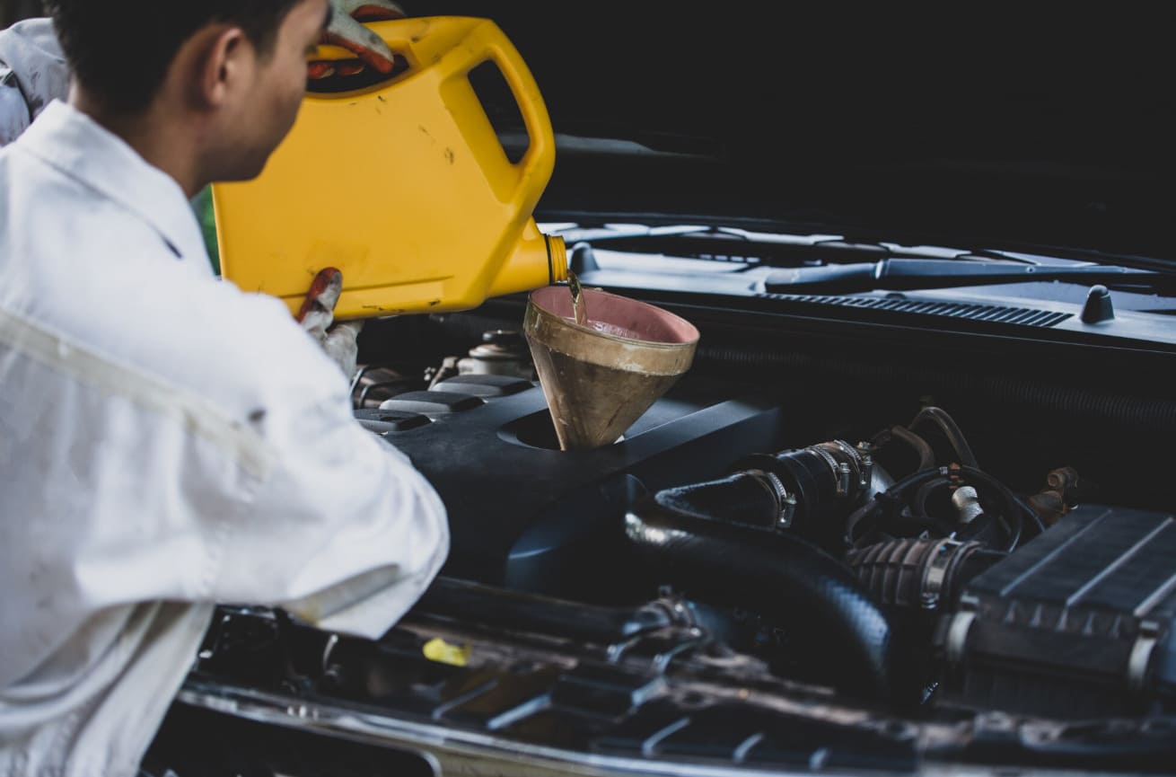 Лучшие масла для современных двигателей: что нужно знать, чтобы не убить мотор на российских дорогах 