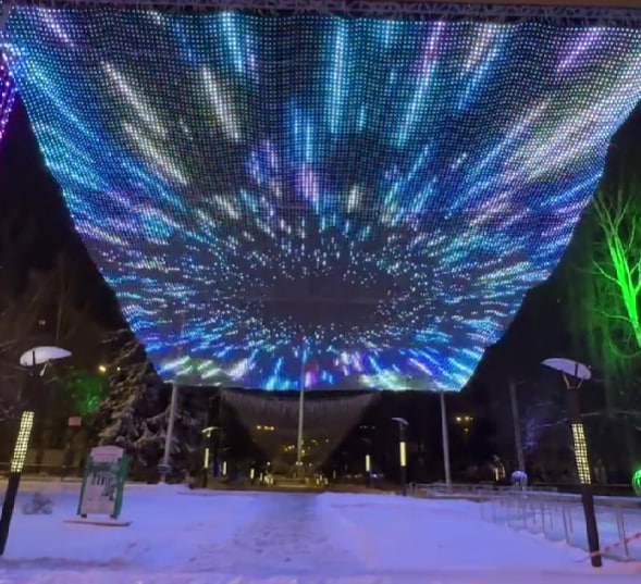 В Нижнем Тагиле вместо «звёздного неба» зажгли интерактивный медиаэкран: обновление всей новогодней иллюминации обошлось в 21 млн | В Нижнем Тагиле установили новый интерактивный медиаэкран В Нижнем Тагиле вместо «звёздного неба» зажгли интерактивный медиаэкран: обновление всей новогодней иллюминации обошлось в 21 млн | В Нижнем Тагиле установили новый интерактивный медиаэкран