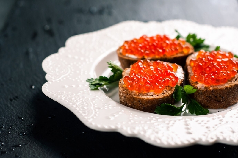 Не больше ложки в день: врач назвала безопасную норму красной икры | Врач Тарасова рассказала, сколько икры можно есть без вреда для здоровья Не больше ложки в день: врач назвала безопасную норму красной икры | Врач Тарасова рассказала, сколько икры можно есть без вреда для здоровья