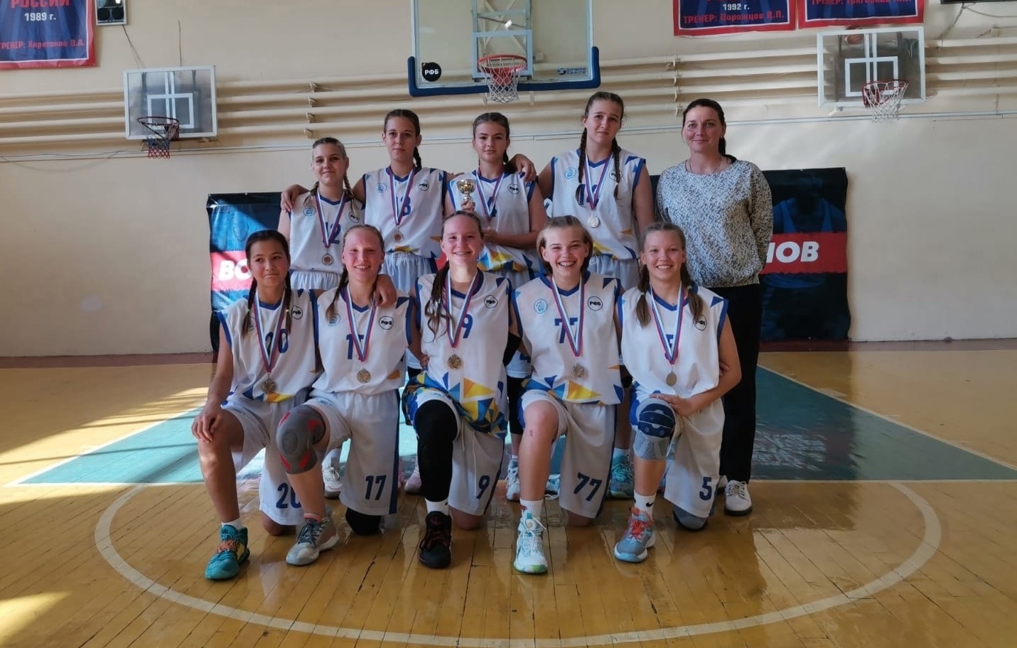 Тагильские баскетболистки завоевали "серебро" на первенстве в Екатеринбурге Тагильские баскетболистки завоевали "серебро" на первенстве в Екатеринбурге