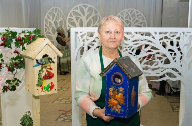 В Нижнем Тагиле педагог ГДДЮТ стала абсолютным победителем конкурса профессионального мастерства | На Урале тагильский педагог победила в конкурсе народной росписи