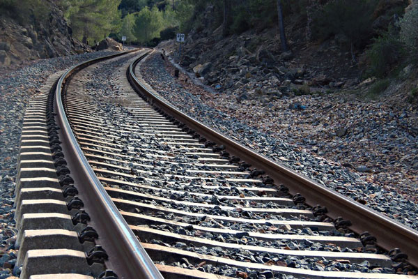 Вагоны пассажирского поезда сошли с рельсов под Волгоградом | Под Волгоградом вагоны с людьми сошли с рельсов