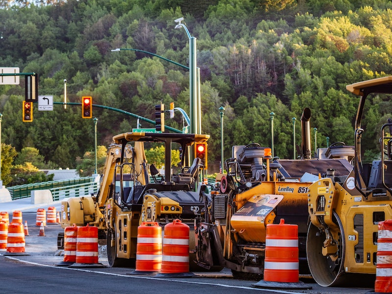 Предпринимателей лишили парковок на Октябрьской революции | Предпринимателей Нижнего Тагила лишили парковок на Октябрьской революции