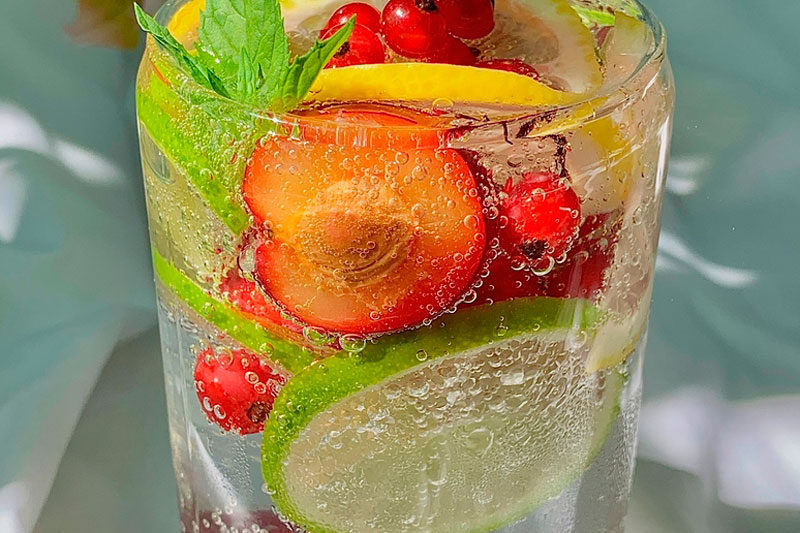 Врач-нутрициолог: вода — самый полезный напиток для организма | Нутрициолог назвала 5 самых полезных напитков