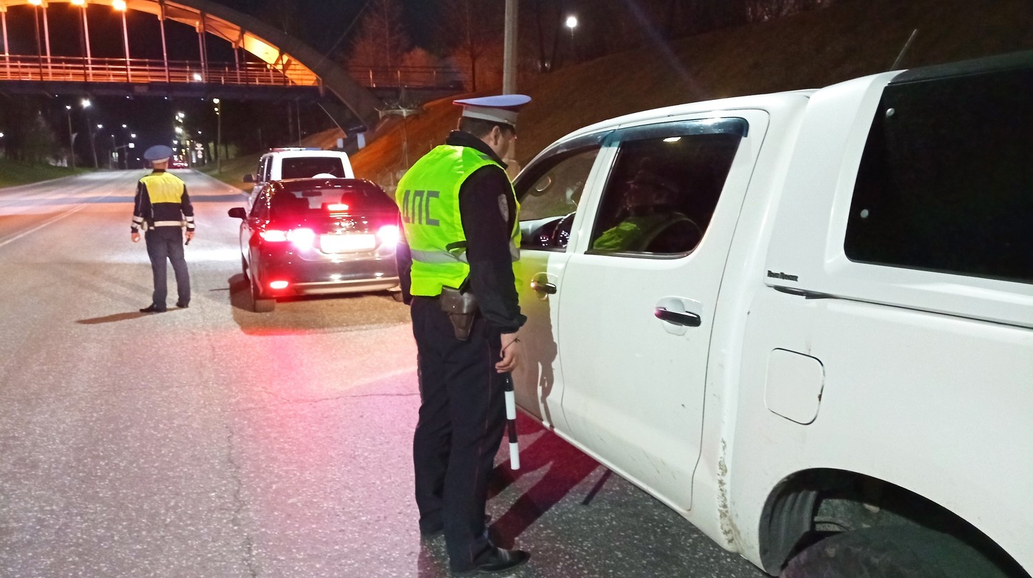 Более 400 водителей отстранены от управления во время майских праздничных дней в Свердловской области Более 400 водителей отстранены от управления во время майских праздничных дней в Свердловской области