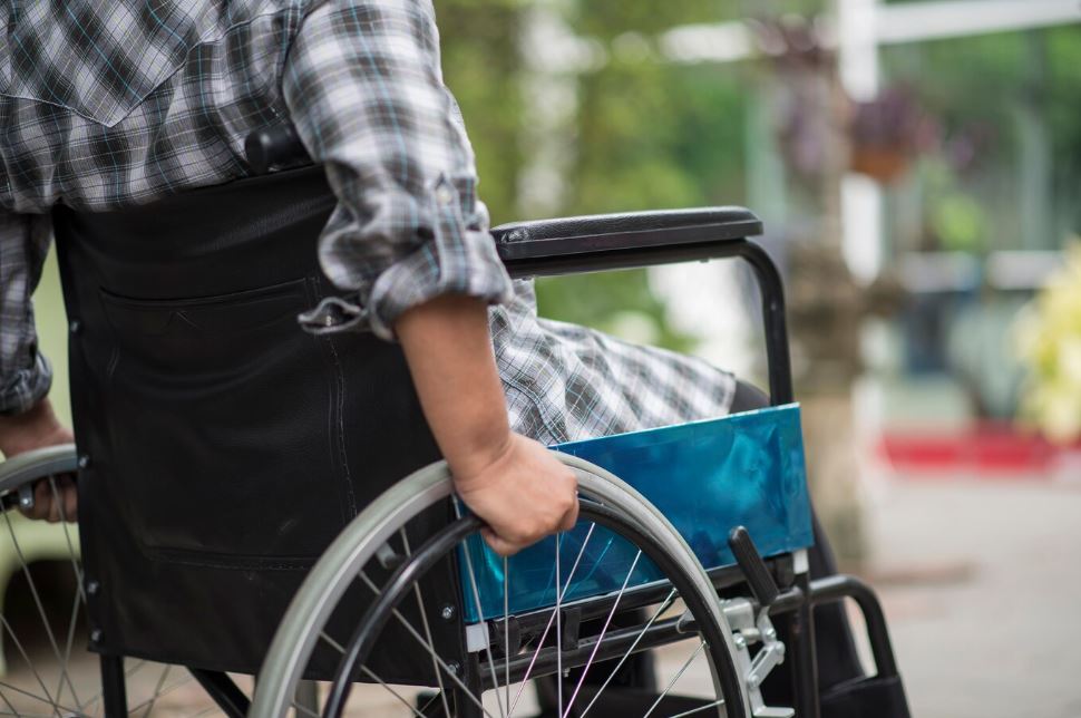 Новые бордюры и низкопольные автобусы: как в Нижнем Тагиле меняют город для удобства маломобильных жителей | В Нижнем Тагиле обсудили создание доступной среды для инвалидов