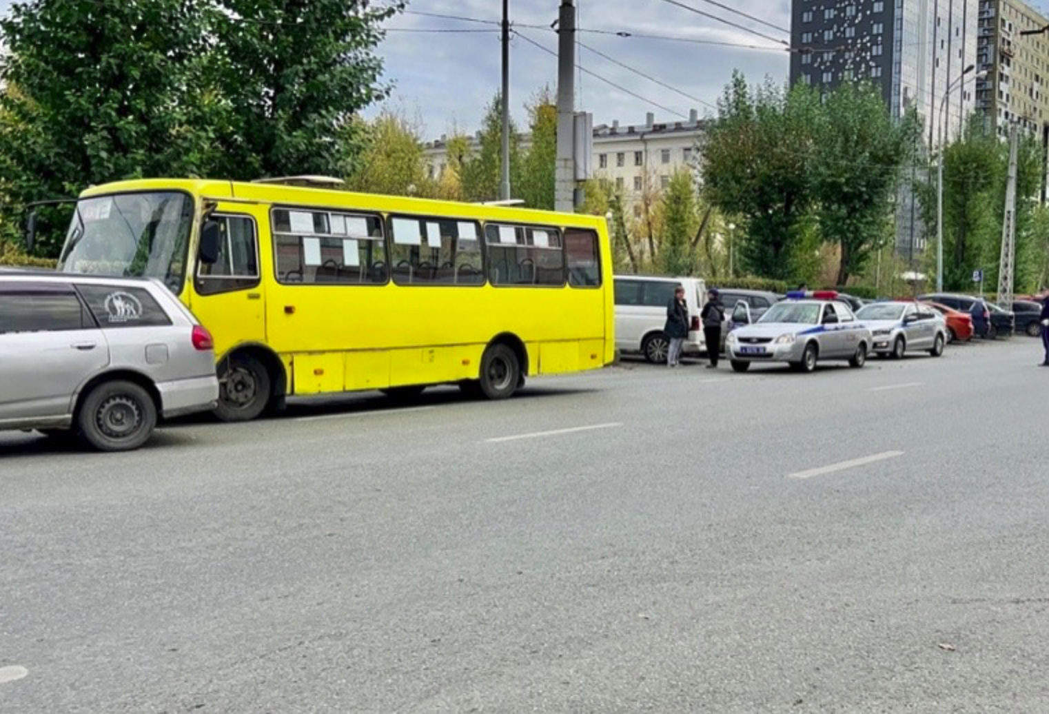 На Урале автоледи на иномарке спровоцировала ДТП с автобусом На Урале автоледи на иномарке спровоцировала ДТП с автобусом