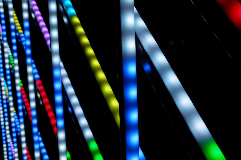 Ночной Тагил заиграет новыми красками: на сталинках в центре города появится архитектурная подсветка | В Нижнем Тагиле устанавливают архитектурную подсветку на сталинках