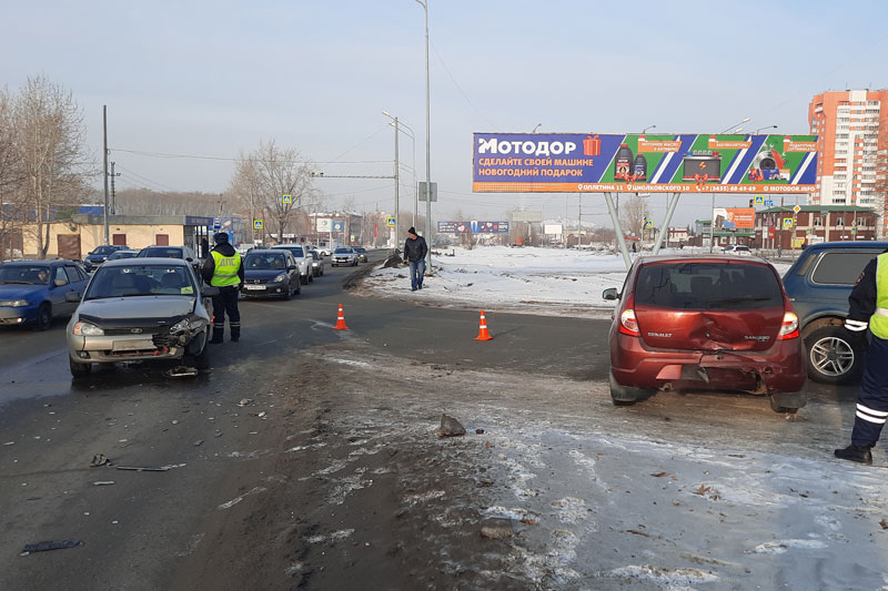 В Нижнем Тагиле в ДТП пострадала 12-летняя девочка В Нижнем Тагиле в ДТП пострадала 12-летняя девочка