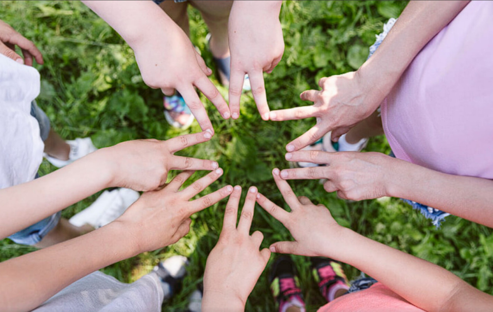 Летний отдых детей 2026: налоговый вычет 13 %, кешбэк и бесплатный проезд — что предлагает Миронов | Летний отдых детей станет доступнее: Миронов предложил льготы на путёвки и бесплатный проезд