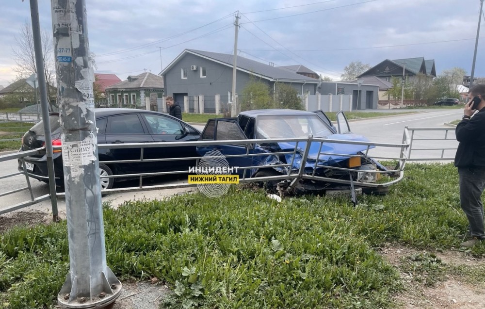 Юноша без прав устроил массовую аварию в Нижнем Тагиле | Юноша без прав устроил массовую аварию в Нижнем Тагиле Юноша без прав устроил массовую аварию в Нижнем Тагиле | Юноша без прав устроил массовую аварию в Нижнем Тагиле