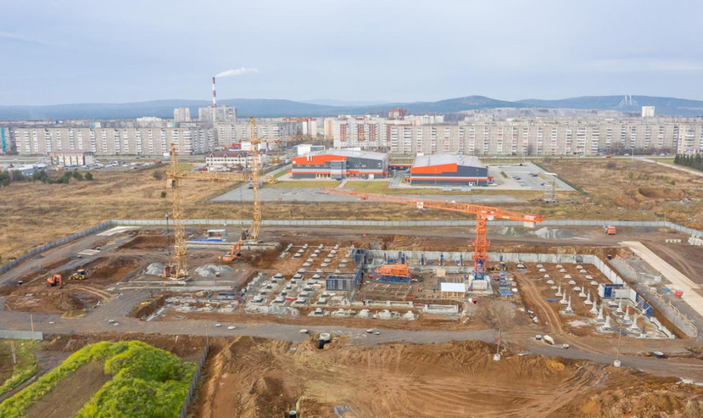В Нижнем Тагиле строится новая школа на 1200 мест: как продвигается возведение образовательного комплекса | В Нижнем Тагиле возводят современную школу с футбольным полем и теннисным кортом В Нижнем Тагиле строится новая школа на 1200 мест: как продвигается возведение образовательного комплекса | В Нижнем Тагиле возводят современную школу с футбольным полем и теннисным кортом