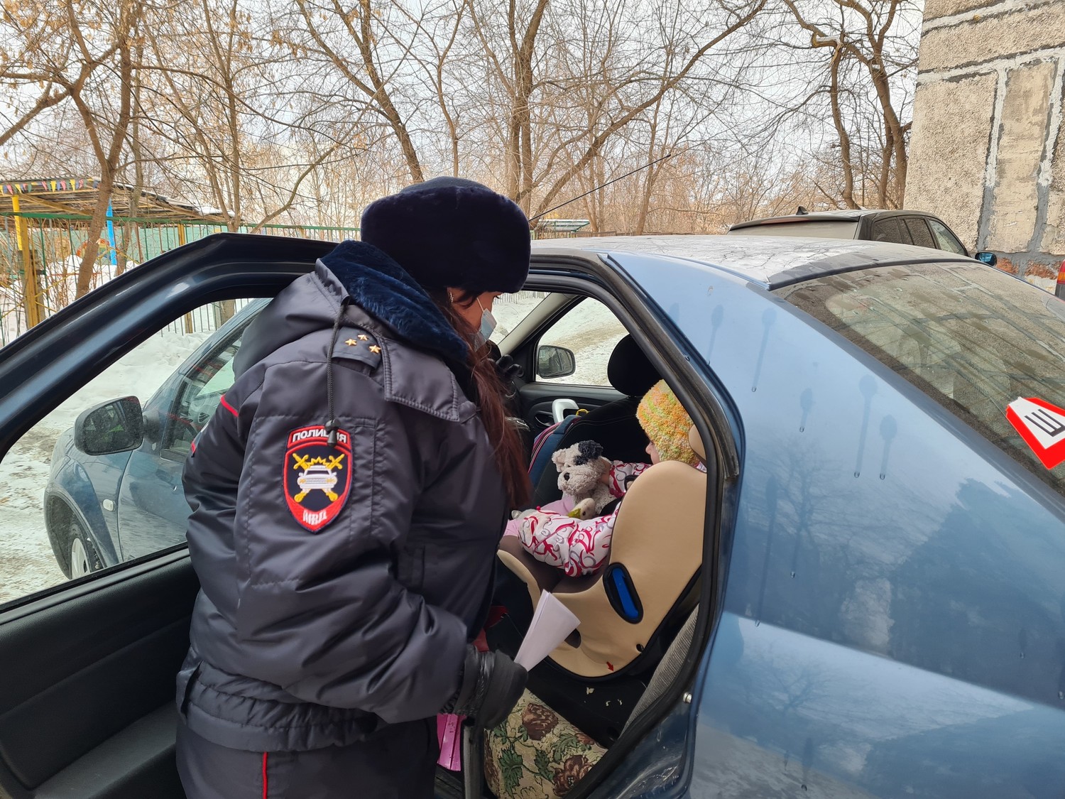 Сотрудники ГИБДД проводят комплексные мероприятия, направленные на предупреждение ДТП с участием детей-пассажиров