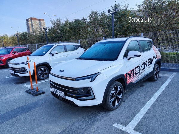 Новый "Москвич" М90 приехал к дилерам: цена, комплектация и первые впечатления